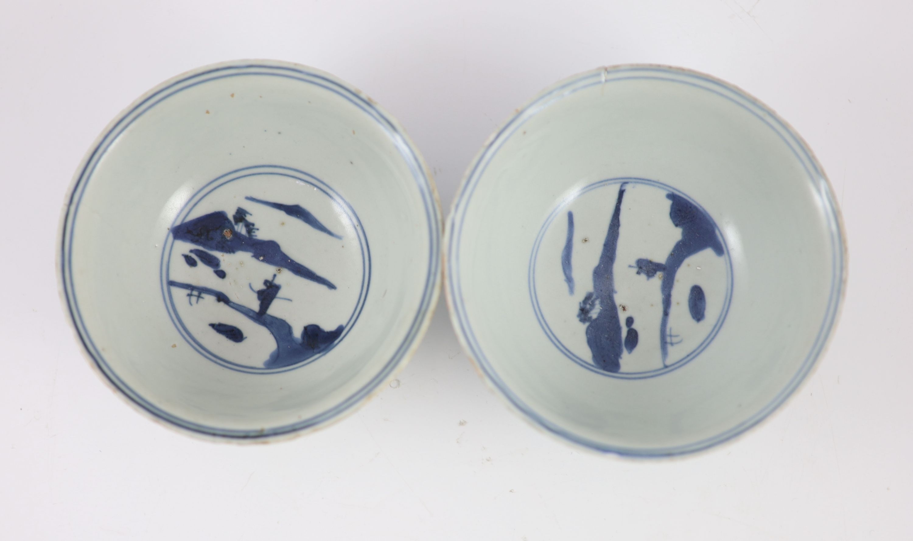 A pair of Chinese Ming blue and white bowls, Wanli period, 13.5 cm diameter